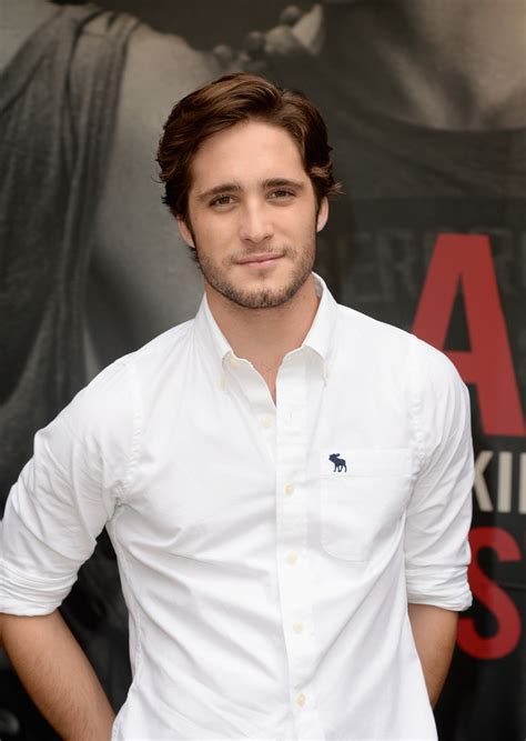 Diego Boneta Photos Photos   Diego Boneta Stops by the ...