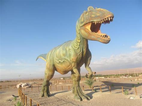 dinosaurio   Picture of Valle de Los Dinosaurios, Pica ...