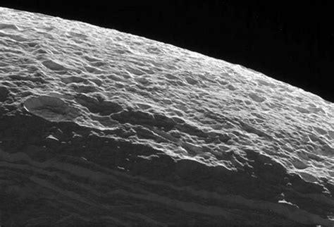 Dione  lua de Saturno  — Astronoo