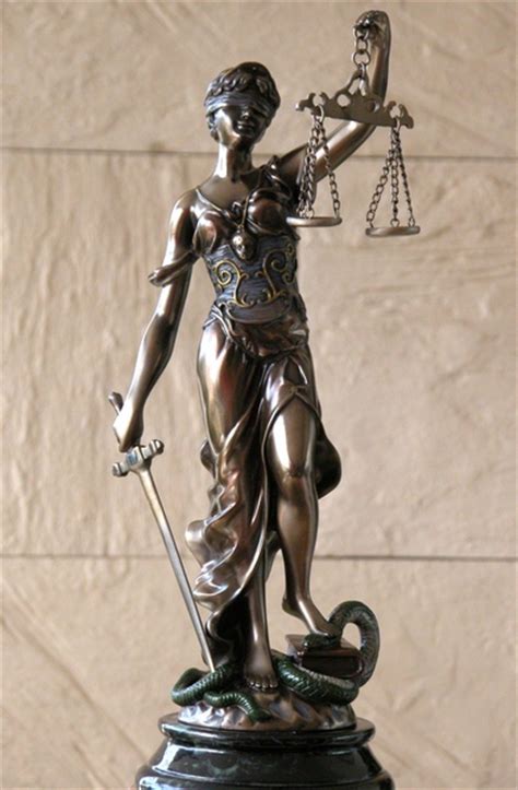 Diosa de la justicia  alt: 40 cm    Decorar con Arte