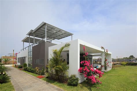 Diseño de casa de una planta con sótano y terraza piscina ...