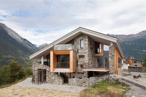 Diseño de casa moderna en la montaña, fachada piedra ...