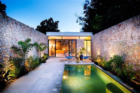 Diseño de exteriores: 2 patios modernos con pileta