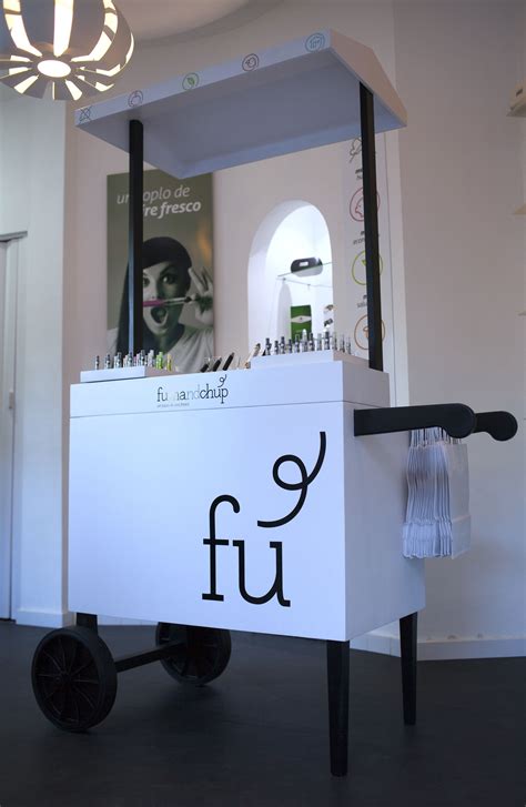 Diseño de imagen corporativa para Fumandchup, una tienda ...