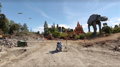 Disneyland Offers First Glimpse of ‘Star Wars’ Land as ...