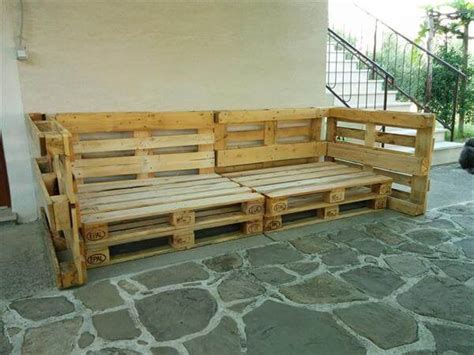 DIY Pallet Outdoor Sofa with Cushion | 99 Pallets