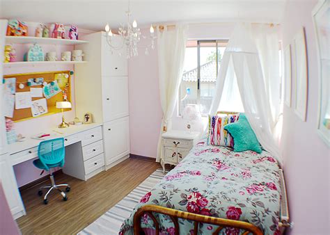 Dormitorio de niña con encanto clásico