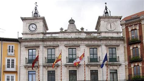 Dos auxiliares de biblioteca en el Ayuntamiento de Burgos