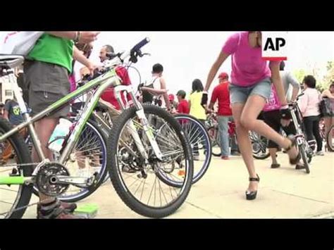 Download video: World Naked Bike Ride event in Lima, women ...