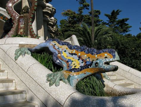 Dragón de Gaudí a la entrada del Parque Guell