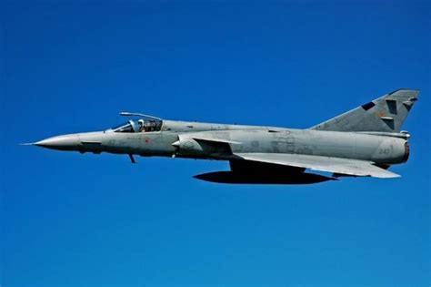 Draken International compra ahora 12 aviones de combate ...