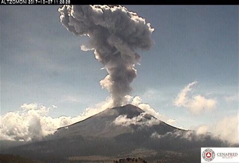 Dramatic eruption of Popocatepetl volcano sends column of ...