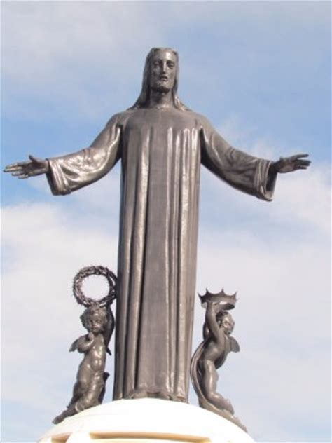 e aqui subiendo   Picture of Monumento a Cristo Rey ...