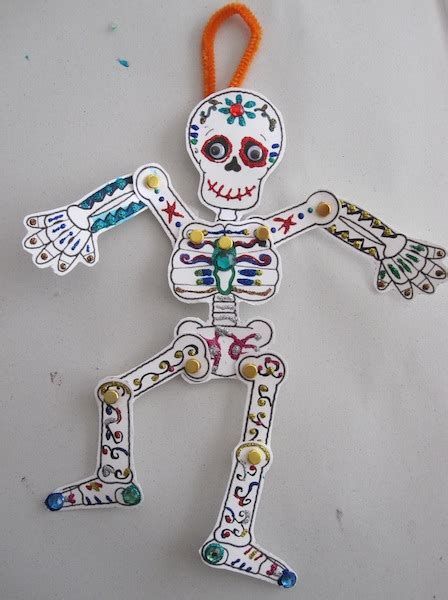 Easy Halloween Crafts | Make a Skeleton