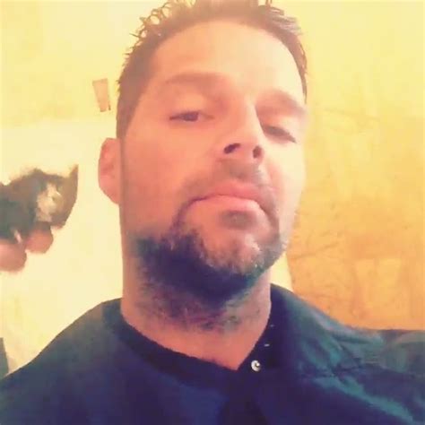 EGO   Ricky Martin corta cabelo e exibe o topetão ...