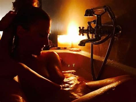 El baño sexy de Sandra Barneda y Nagore y otras fotos de ...