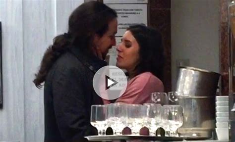 El beso de Pablo Iglesias e Irene Montero al detalle
