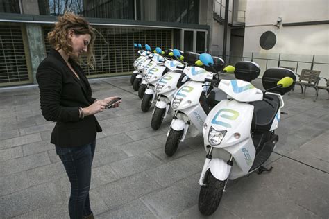 El Bicing de motos eléctricas en Barcelona costará 3 € por ...