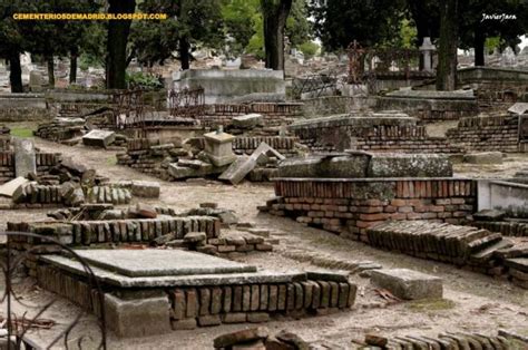 El cementerio de La Almudena: Un legado abandonado ...