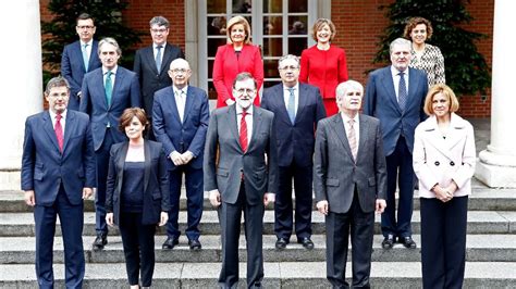 El Gobierno de Sánchez condecora a Rajoy y a sus ministros ...