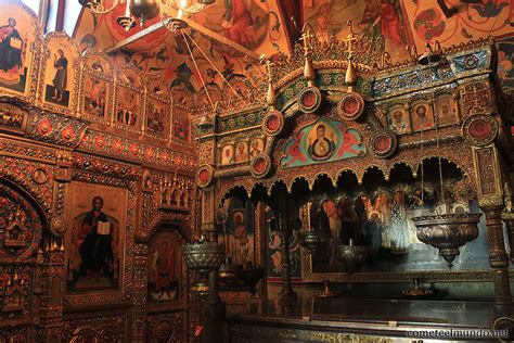 El interior de la Catedral de San Basilio de Moscú sorprende