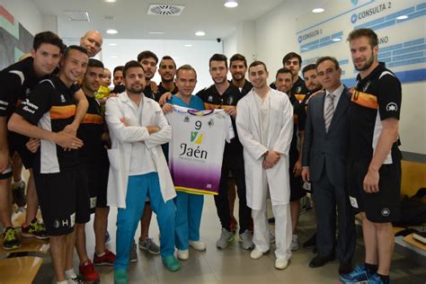 El Jaén FS visitó la clínica del Dr. Félix Alañón ...