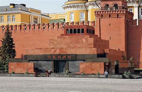 El Mausoleo de Lenin  II
