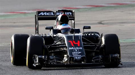 El McLaren Honda de Fernando Alonso con problemas