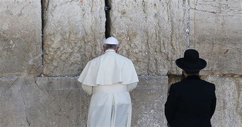 El papa Francisco visita los lugares más sagrados de ...