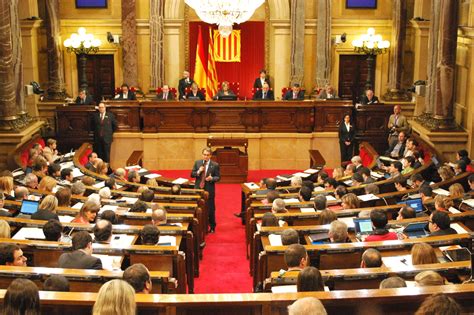 El parlamento catalán aprueba la ley del referéndum de ...
