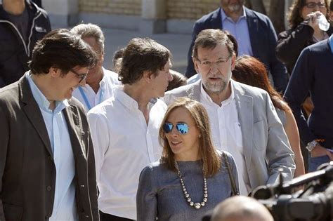 El presidente del Gobierno, Mariano Rajoy, y su mujer ...