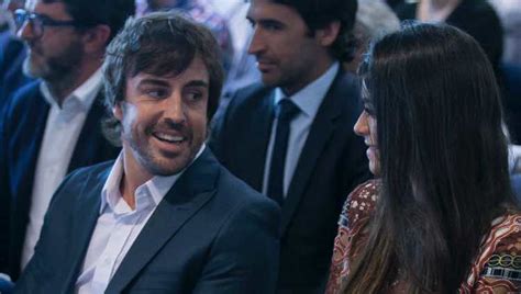 El primer posado público de Fernando Alonso con Linda ...