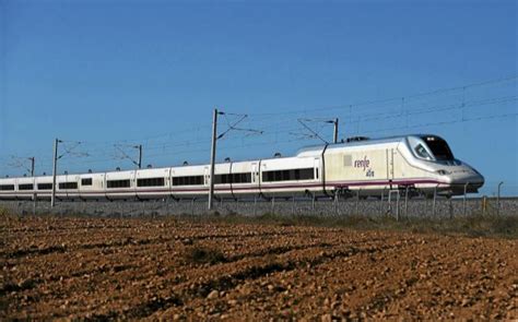 El primer tren AVE con  wifi  a bordo empieza a circular ...