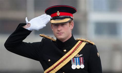El príncipe Enrique de Inglaterra madura sus 30 años | loc ...