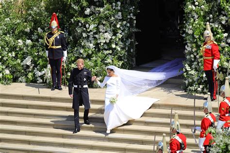 El príncipe Enrique y Meghan Markle salen de la iglesia ...