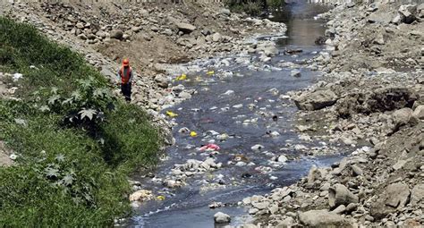 El río Rímac de Lima agoniza por la contaminación y el ...