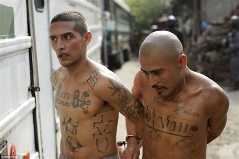 El Salvador transfers gangsters from Barrio 18 gang to ...