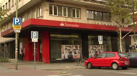 El Santander cerrará 425 oficinas