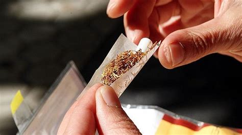 El tabaco de liar de «Fortuna» y «Ducados» sube un 5%   ABC.es