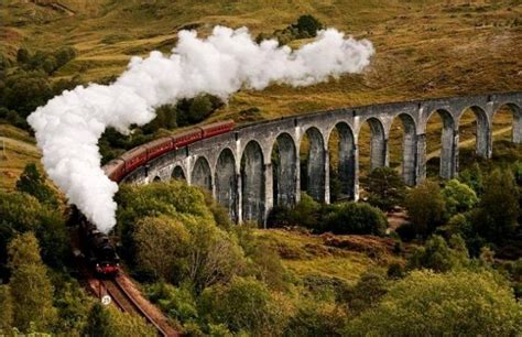 El viaducto de Glenfinnan, Escocia, es el que sale en la ...