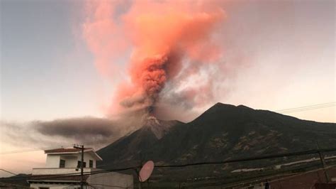 El volcán de Fuego de Guatemala incrementa erupciones y ...