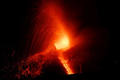El volcán Etna registra una espectacular erupción ...