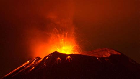 El volcán Popocatépetl en México entra en erupción y ...
