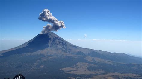 El volcán Popocatépetl erupciona tras el terremoto