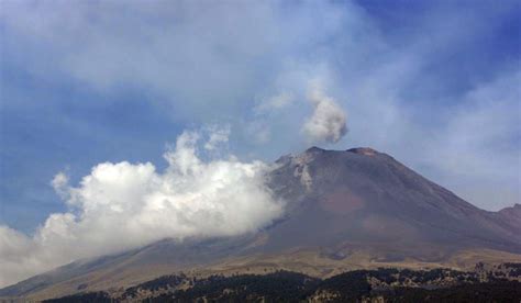 El volcán Popocatépetl registra una intensa actividad