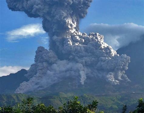 El volcán Santiaguito registra potente erupción en Guatemala