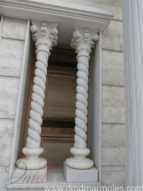 Elaboración de columnas de mármol o piedra natural