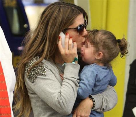 Elena Tablada pone rumbo a Miami junto a su hija Ella ...