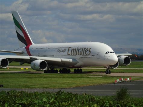 Emirates Airlines aumenta la flota de aviones modelo A380 ...