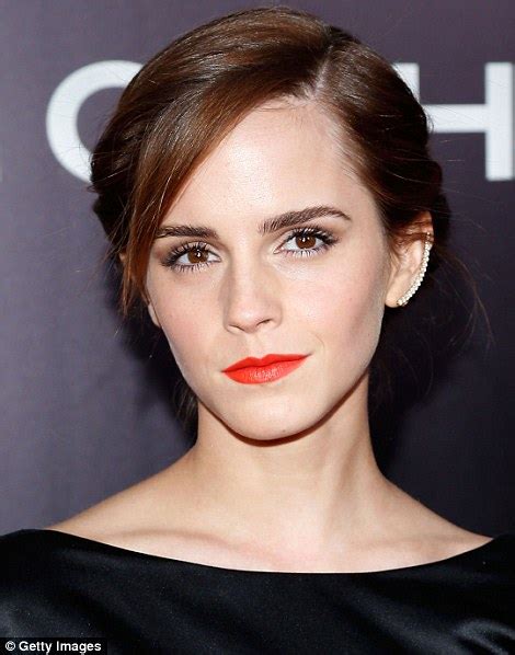 Emma Watson tweets make up bag secrets ahead of Noah NY ...